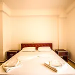 Hibiscus Accommodations & Breakfast, Himare