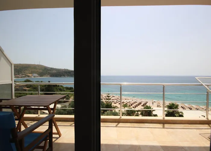 Hibiscus Accommodations & Breakfast, Himare