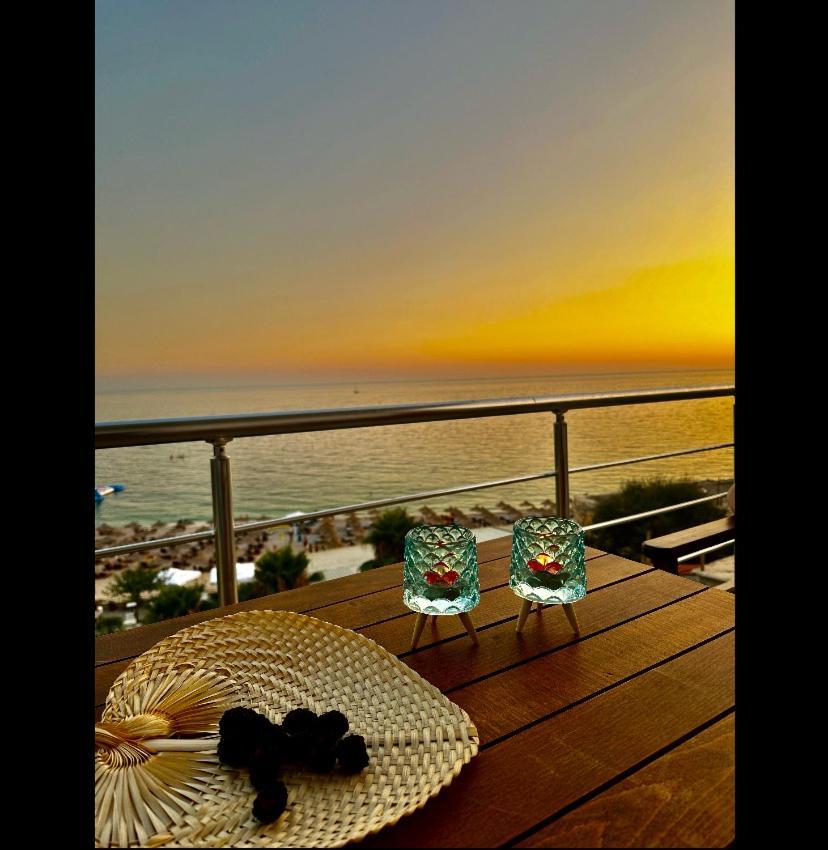 Hibiscus & Breakfast, * Himara